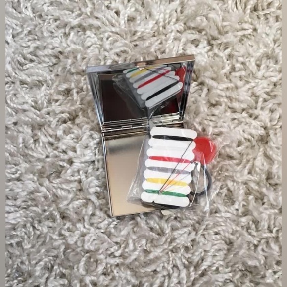 Leopard Emergency sewing kit - Picture 2 of 3